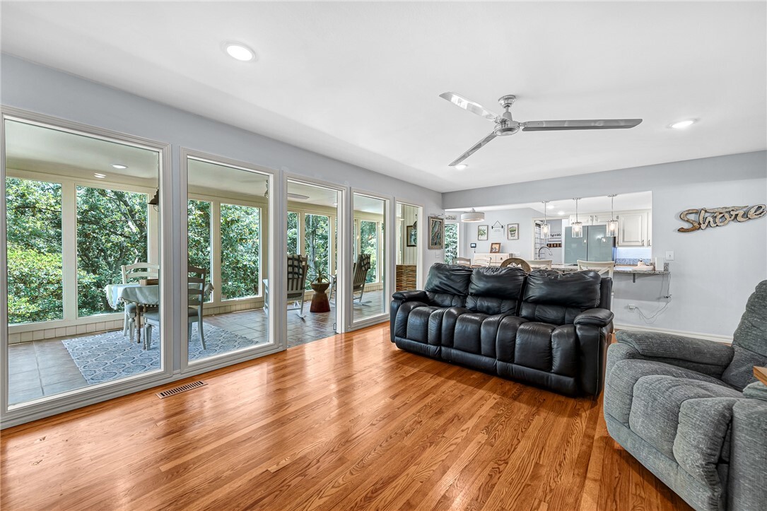 Property Photo: 15399 Putman Road AR 72756