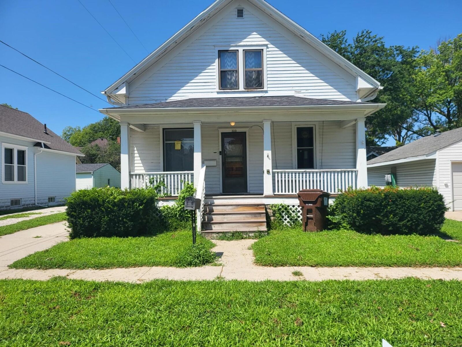 Property Photo: 335 N Maple Street NE 68025