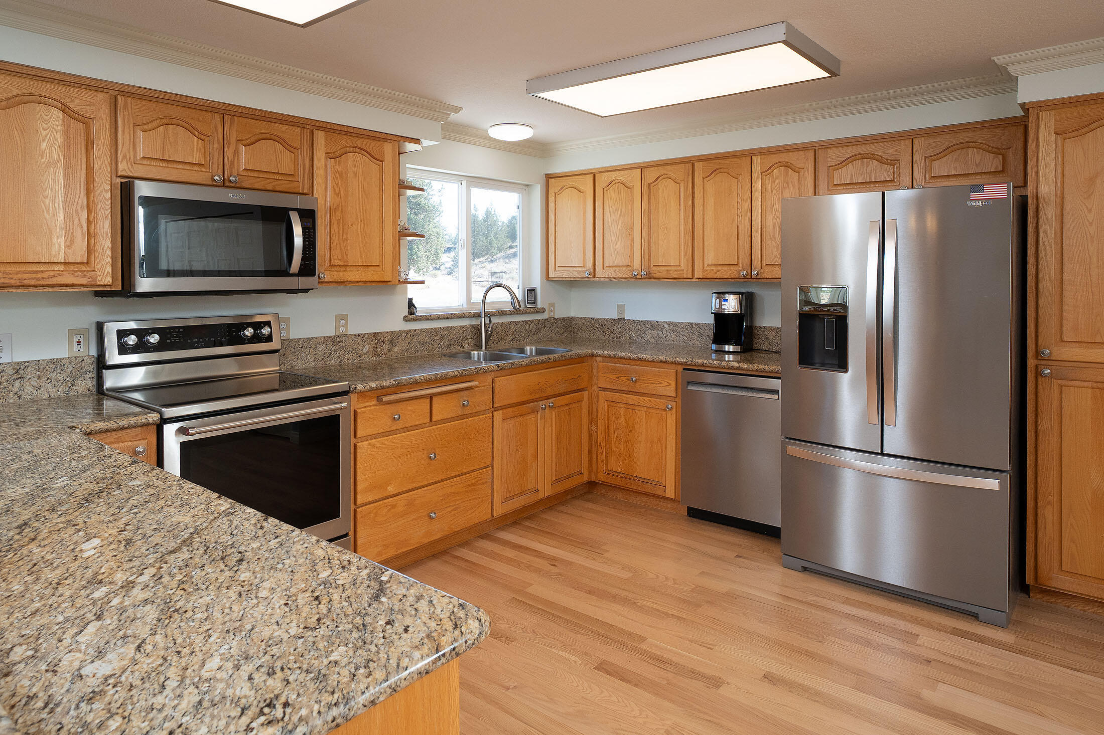 Property Photo: 6940 SW Badger Road OR 97760