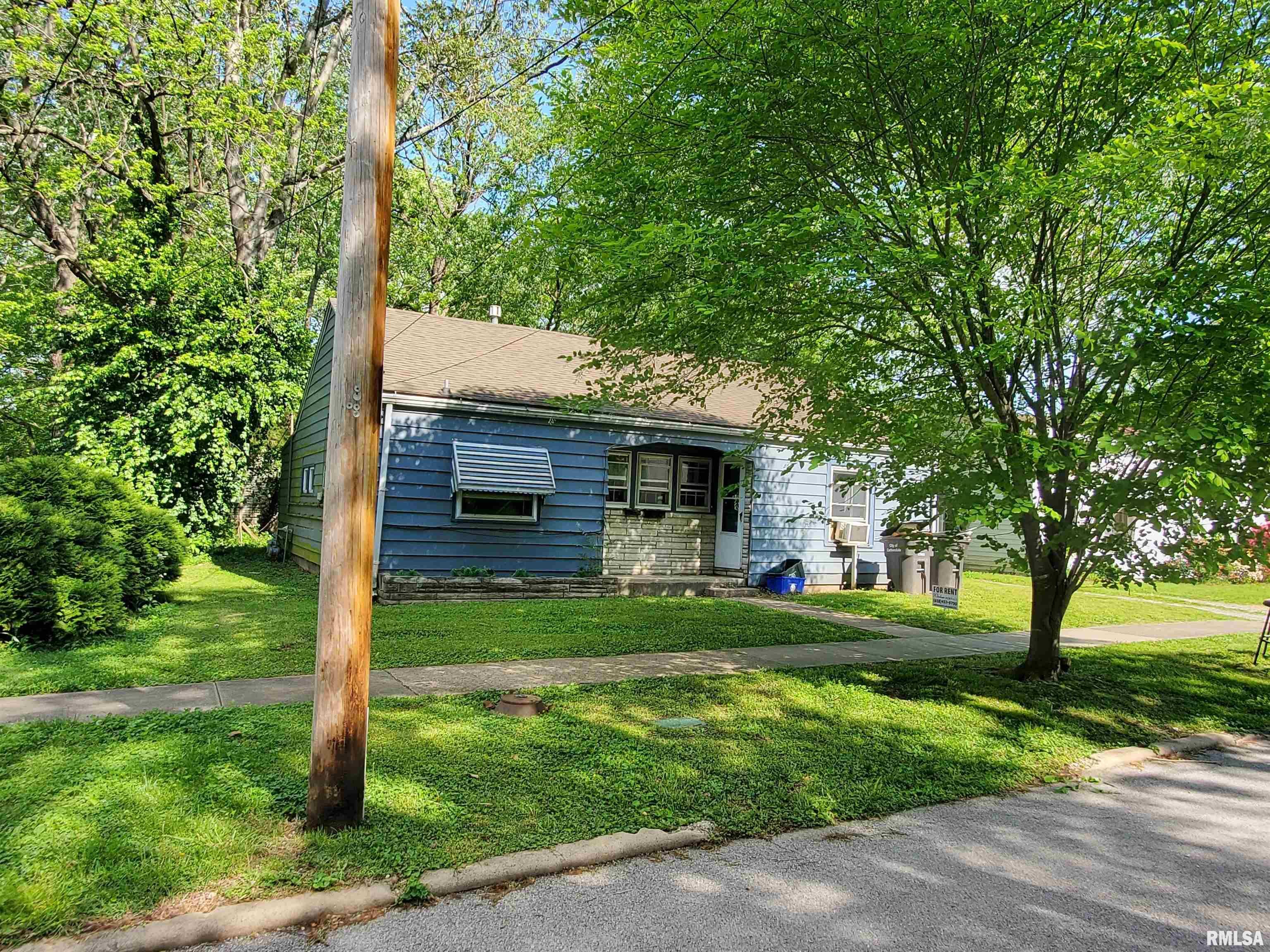 607 N Almond Street Front House  Carbondale IL 62901 photo
