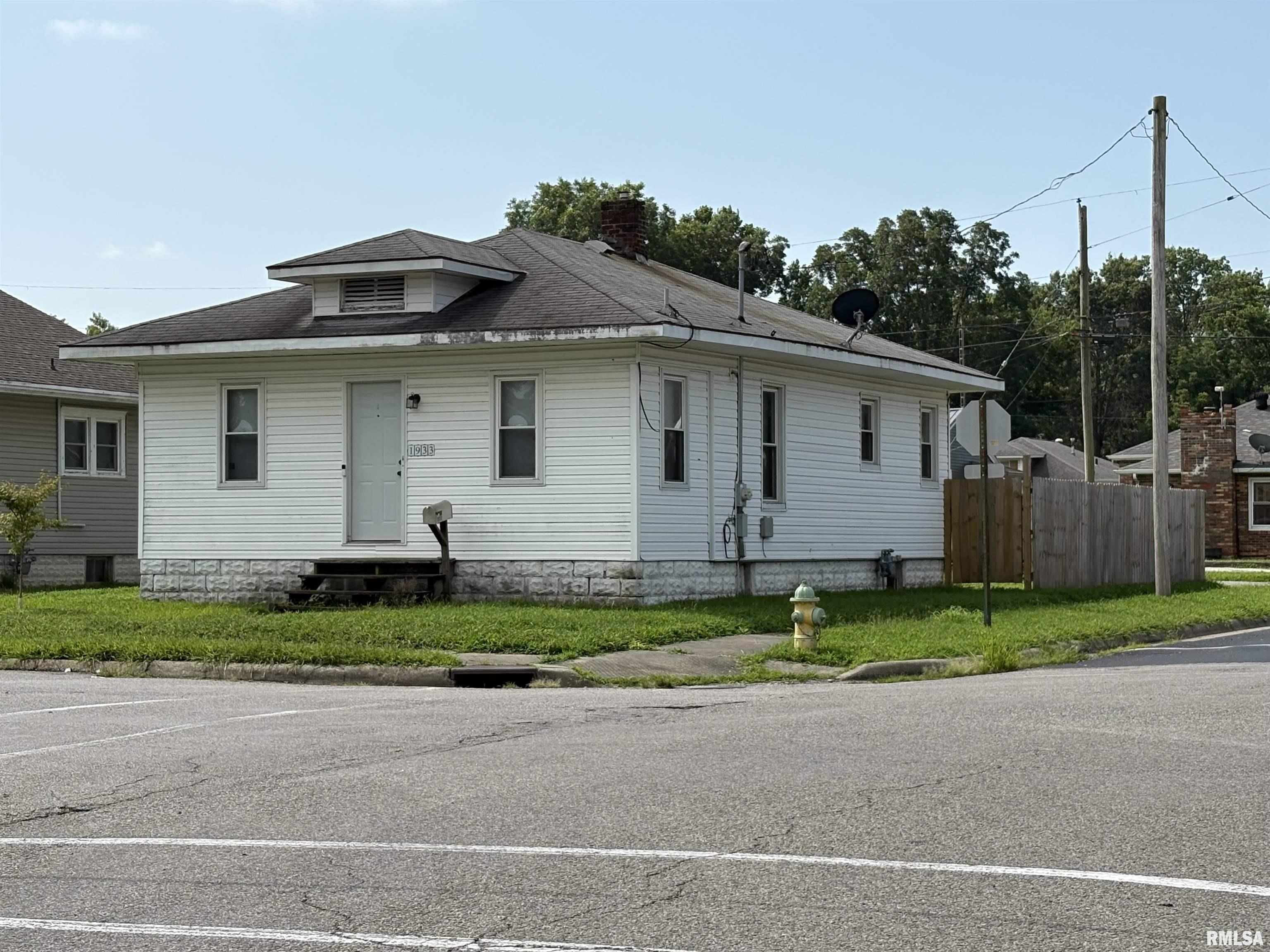 1933 Gartside Street  Murphysboro IL 62966 photo
