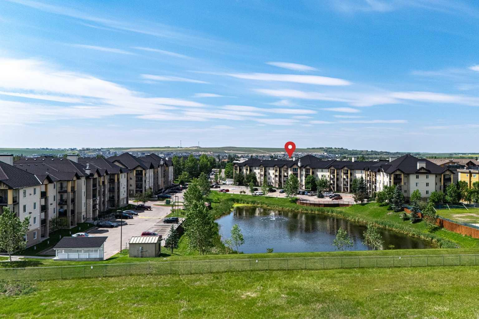 Photo de la propriété: 304 Mackenzie Way SW 8213 AB T4B 3H8