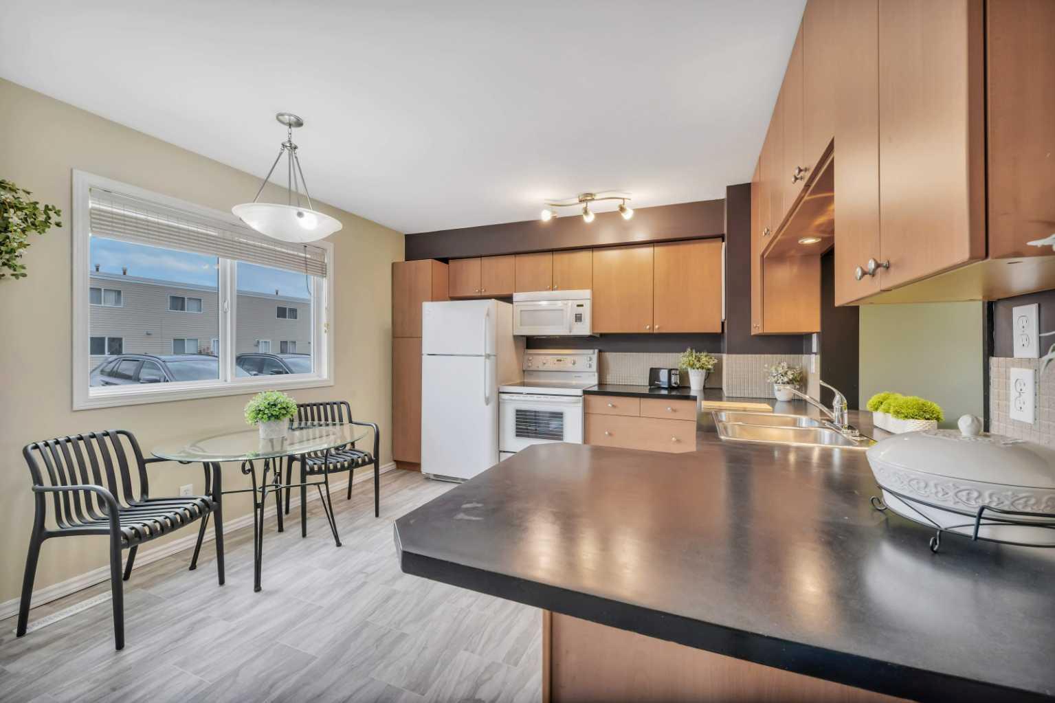 Photo de la propriété: 4719 33 Street 905 AB T4N 0N7