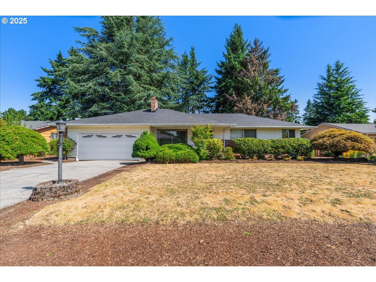 Property Photo:  12615 NE Morris St  OR 97230 