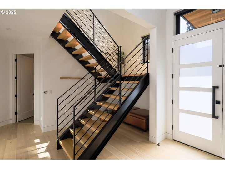 Property Photo:  16405 Bonaire Ave  OR 97035 