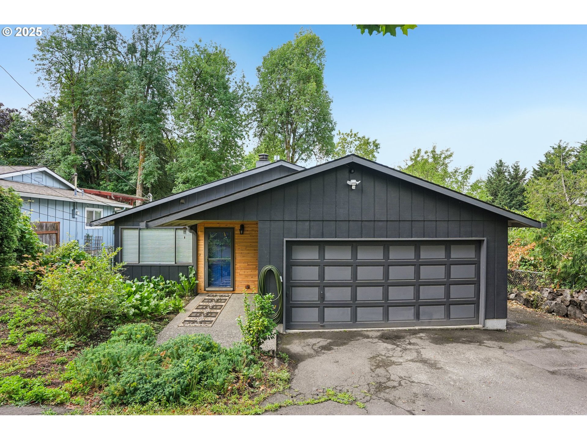 Property Photo: 9281 SW Boones Ferry Rd OR 97219