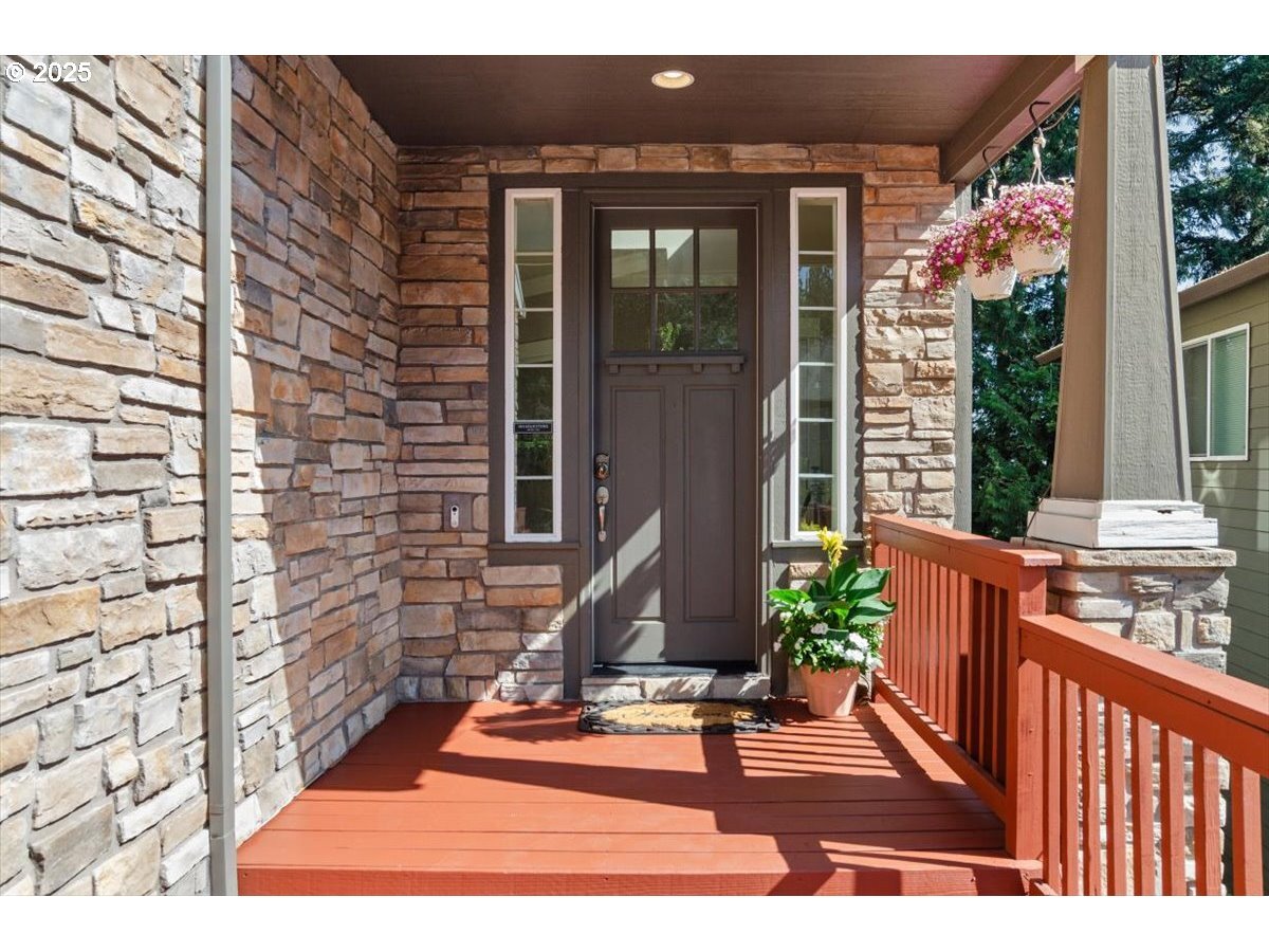 Property Photo: 16327 SW Gemstone Ct OR 97007