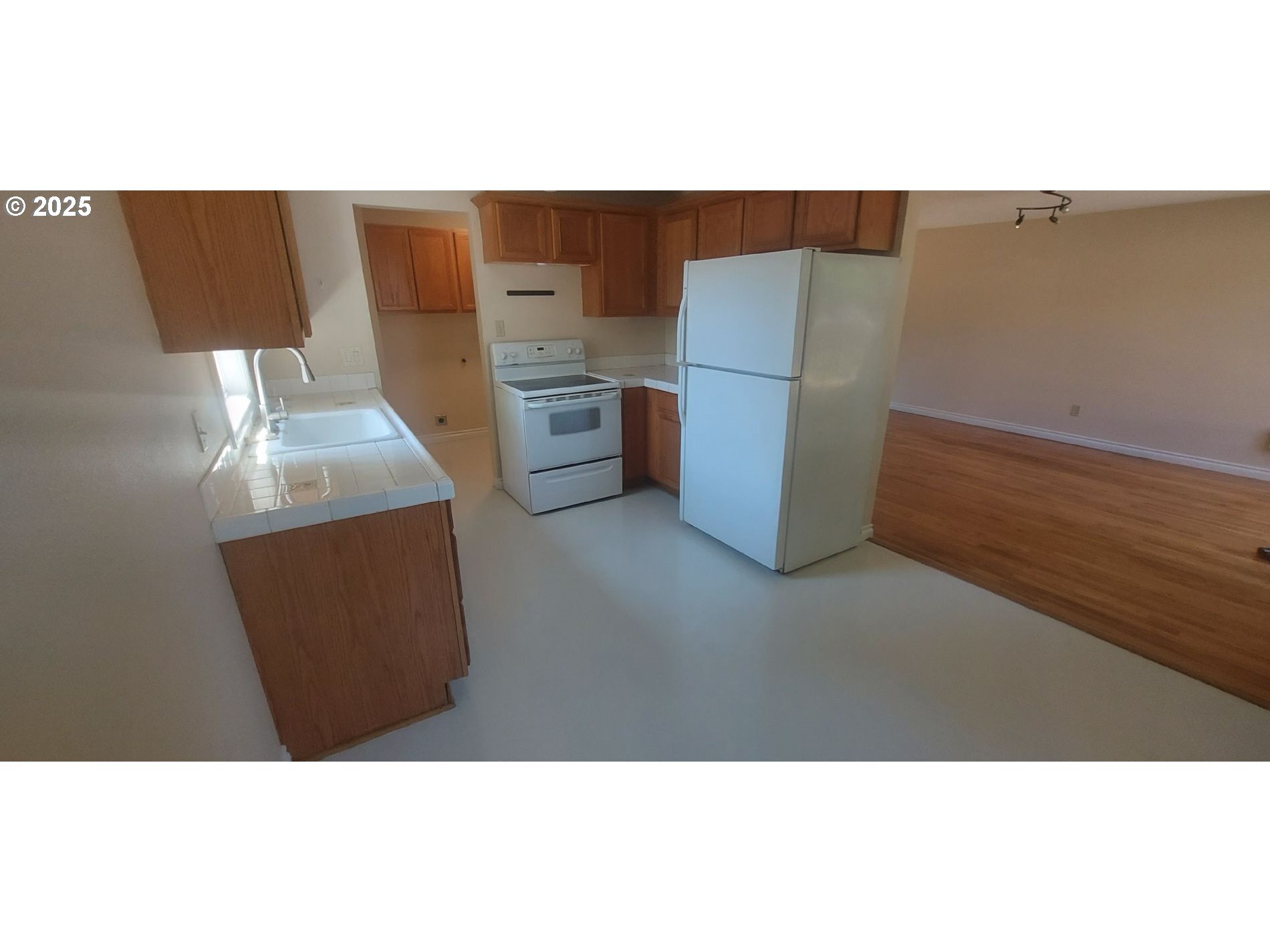 Property Photo: 6705 SE 93rd Ave OR 97266