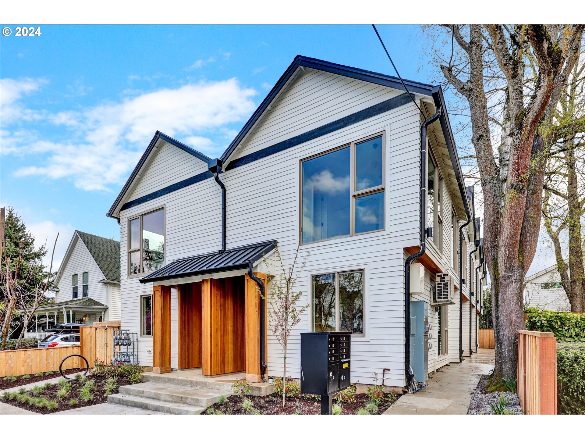 Property Photo: 5078 SE Woodstock Blvd OR 97206