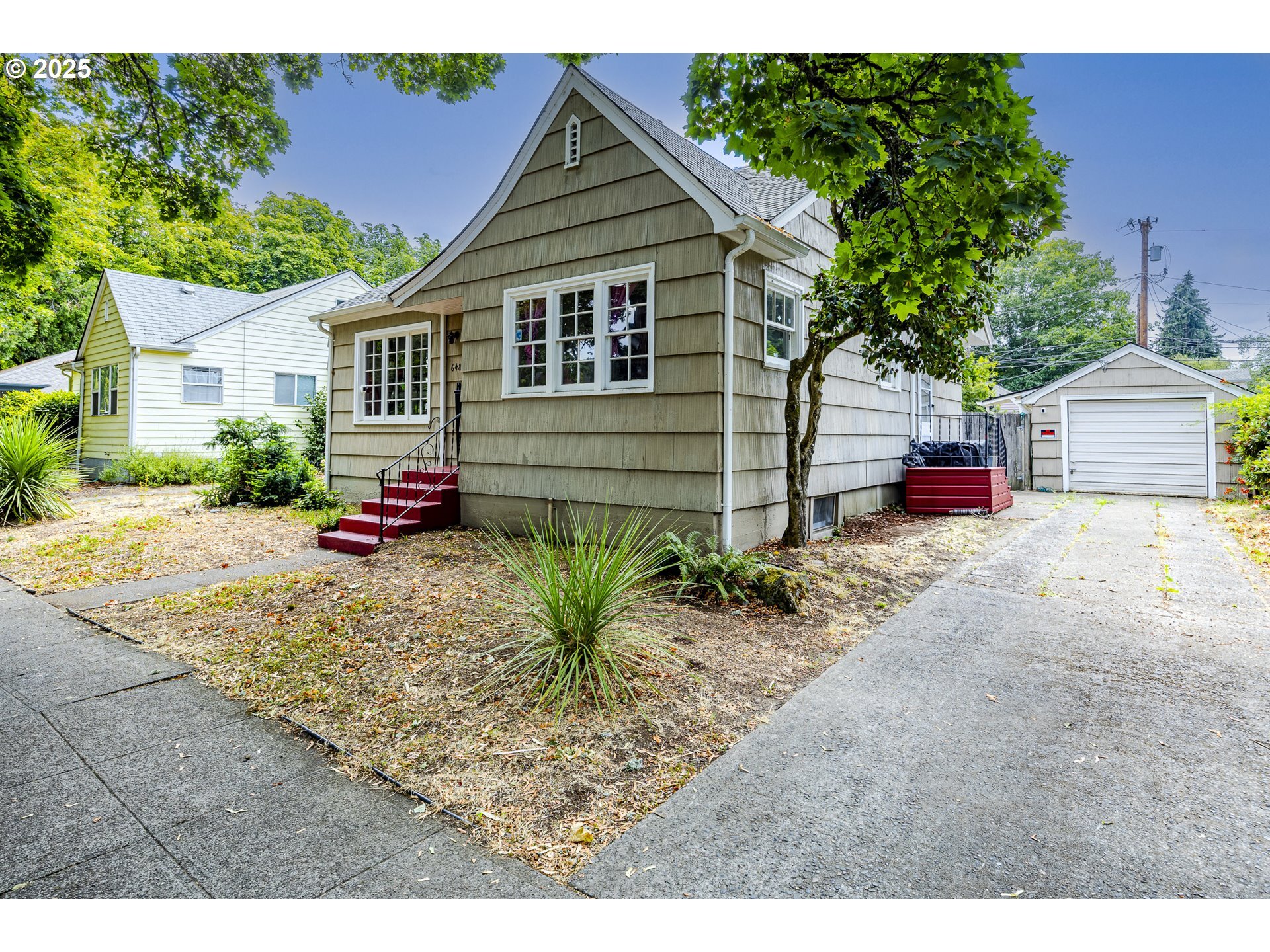 Property Photo: 648 W 8th Ave OR 97402