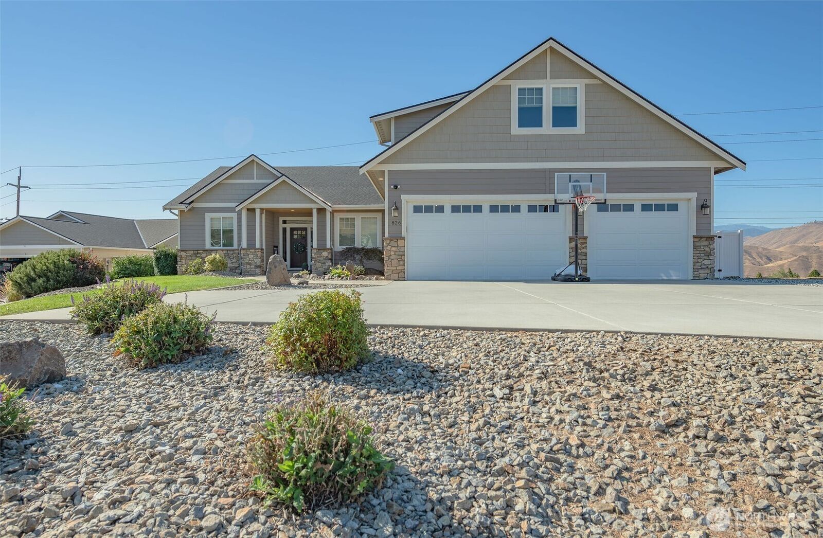 MLS#2411230: 826 Autumn Crest Drive, Wenatchee, WA 98801