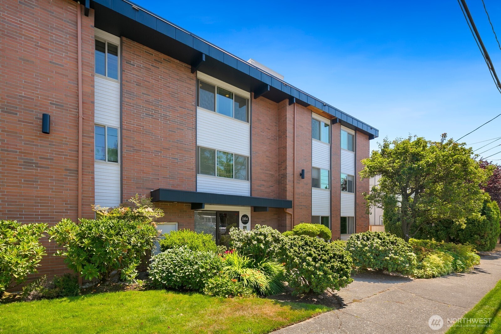 Property Photo:  1964  26th Avenue W 101  WA 98199 