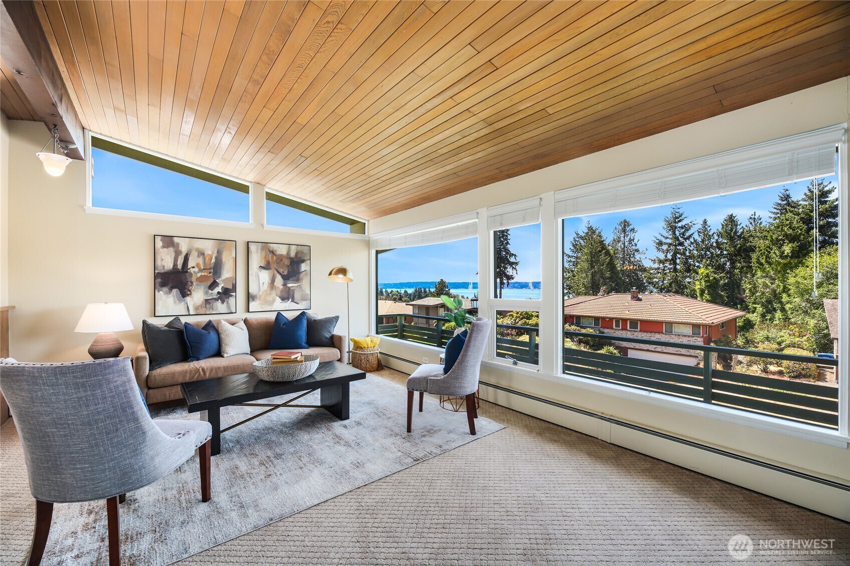 Property Photo: 8712 Fauntlee Crest SW WA 98136