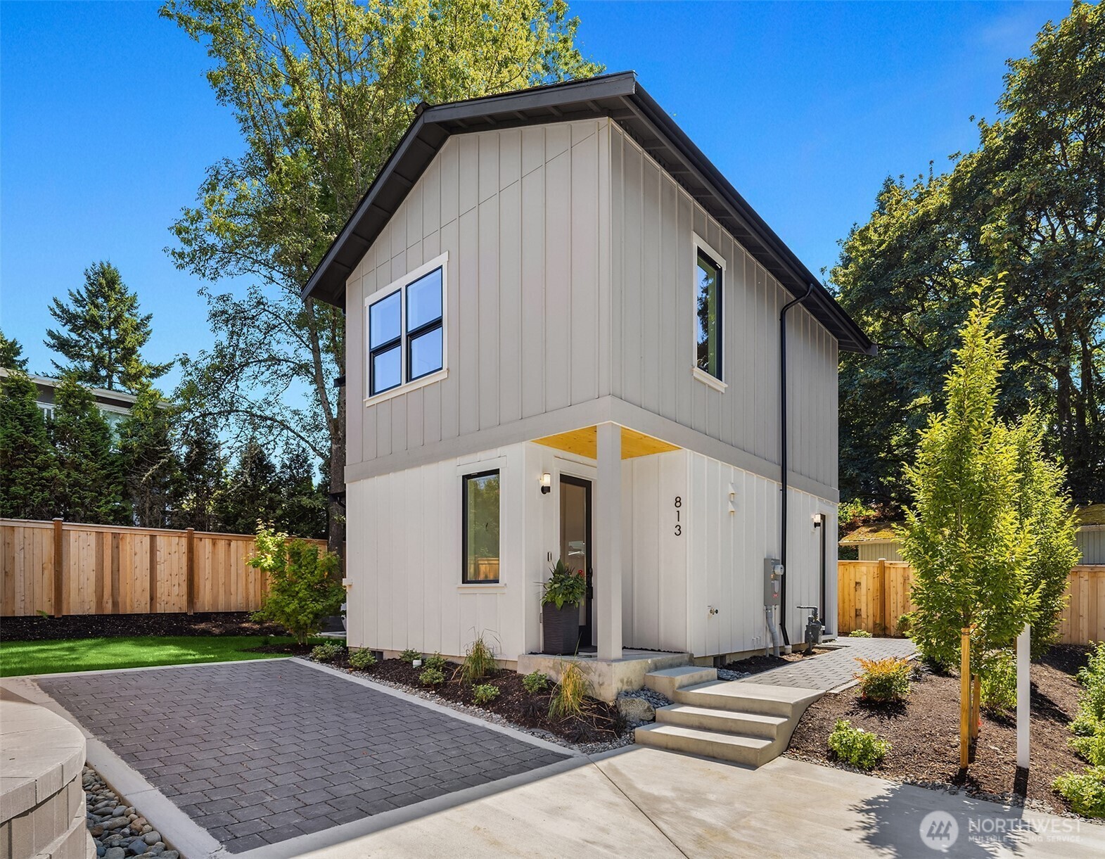 Property Photo: 813 18th Avenue W WA 98033