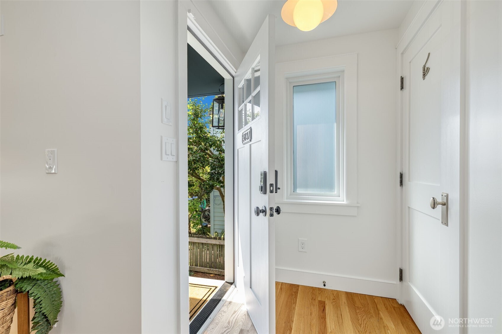 Property Photo:  5037  38th Avenue NE  WA 98105 