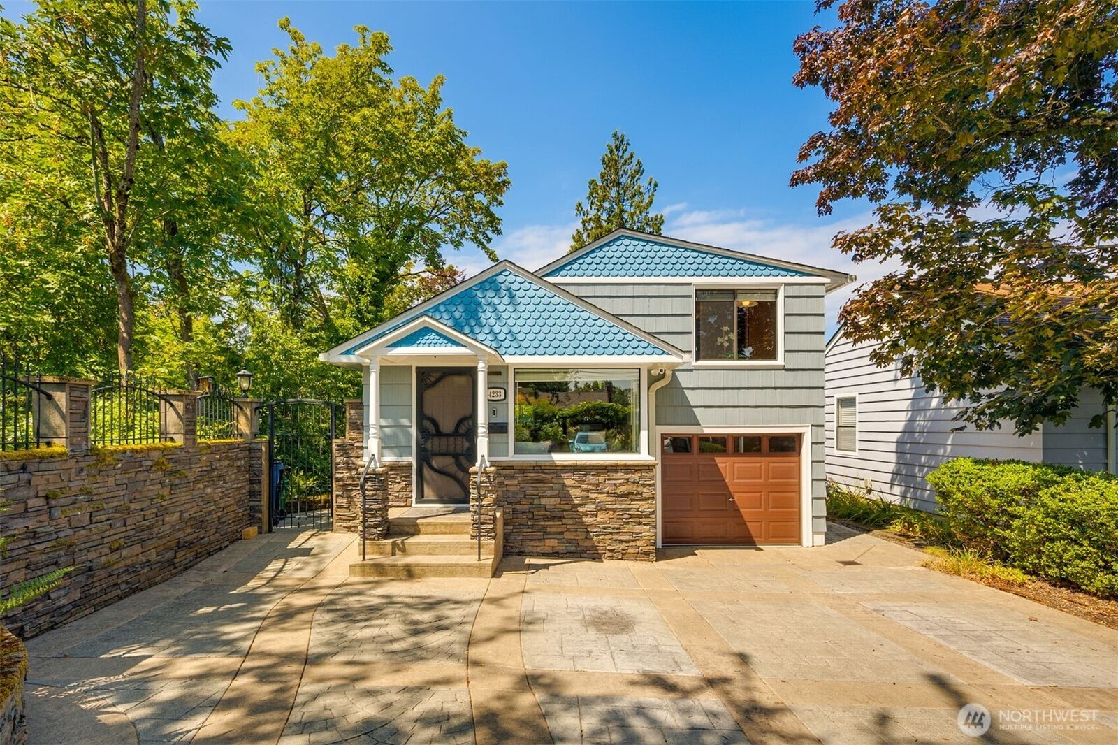 Property Photo: 4233 48th Avenue S WA 98118