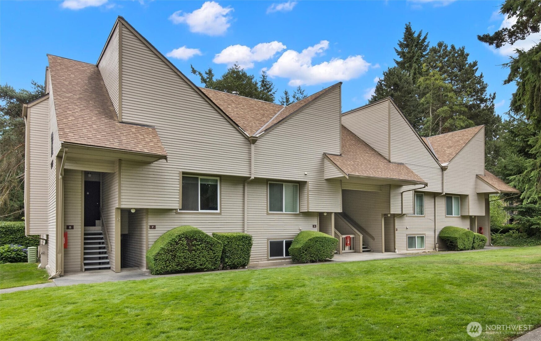 Property Photo: 14717 NE 44th Place R5 WA 98007