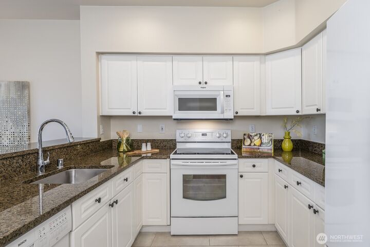 Property Photo:  18636 NE 55th Way  WA 98052 