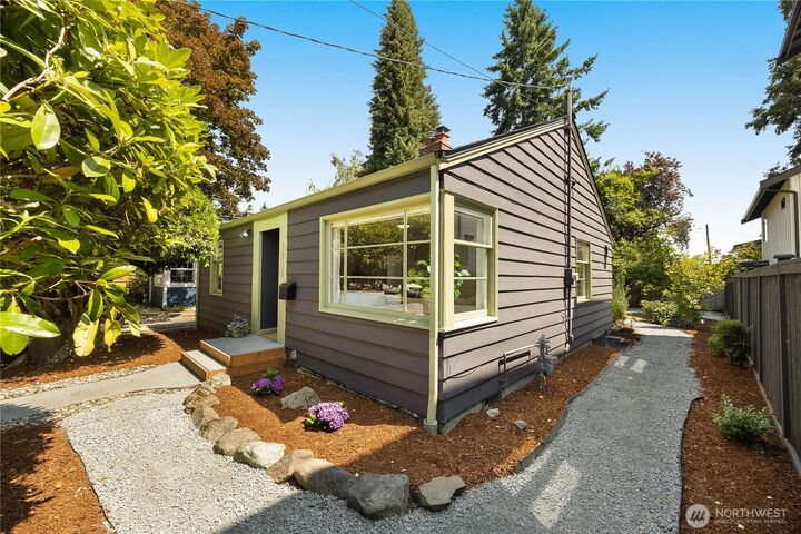 Property Photo:  7508  31st Avenue NE  WA 98115 