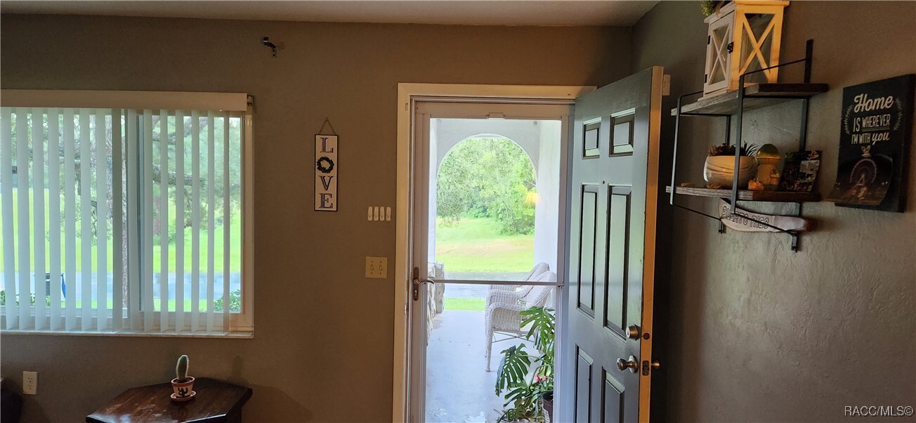 Property Photo: 227 S Lee Street FL 34465