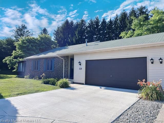 Property Photo:  1440 Sheridan Court 37  MI 48446 