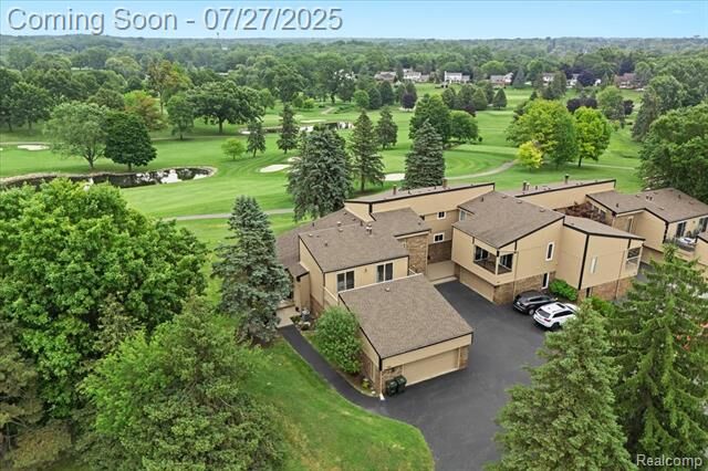 Property Photo:  996 Golfview Court  MI 48307 