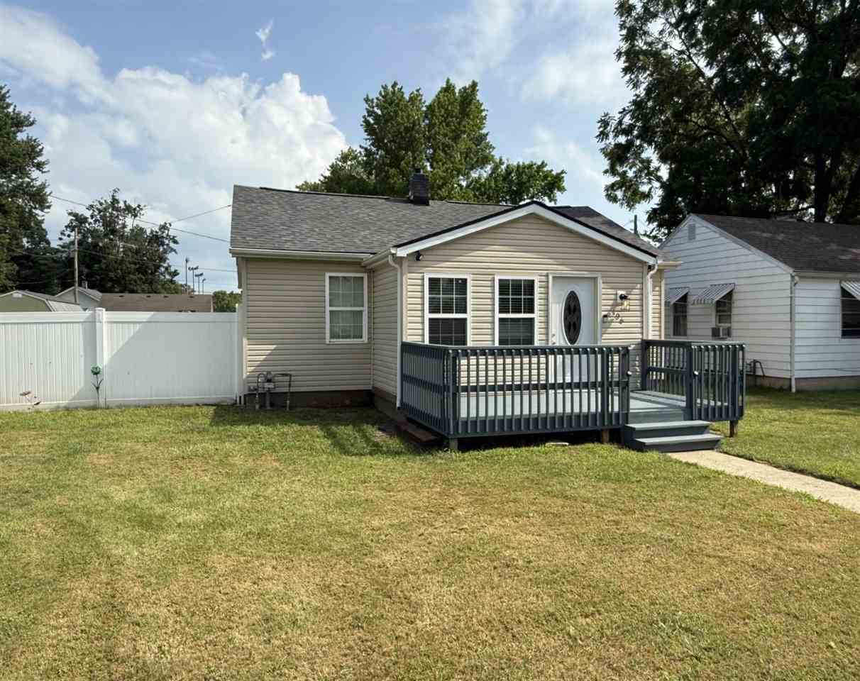 Property Photo:  106 SW G Street  IN 47374 