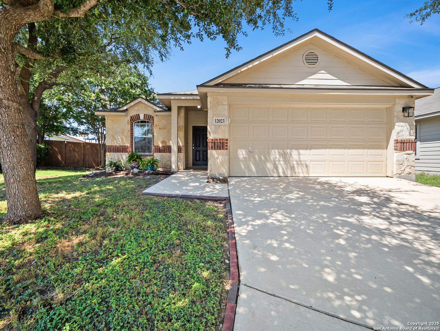 Property Photo: 12023 Mill Love TX 78254