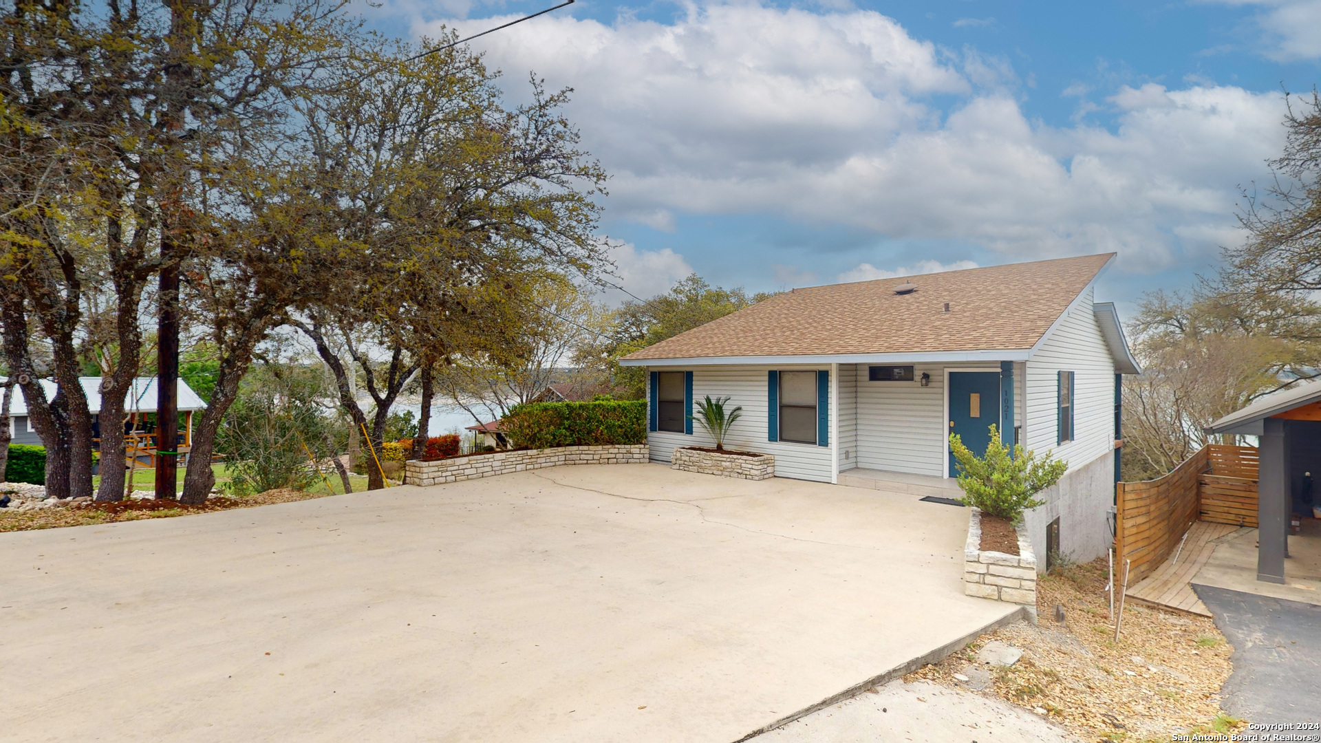 Property Photo: 1021 Hillcrest Forest TX 78133