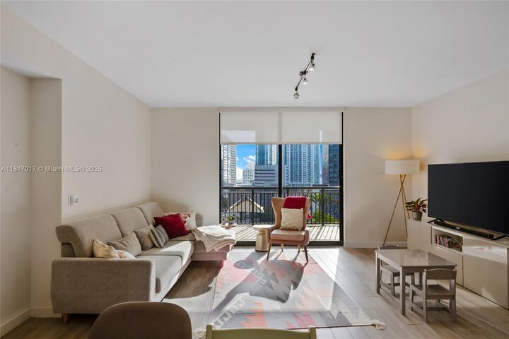 Property Photo:  999 SW 1st Ave 1417  FL 33130 