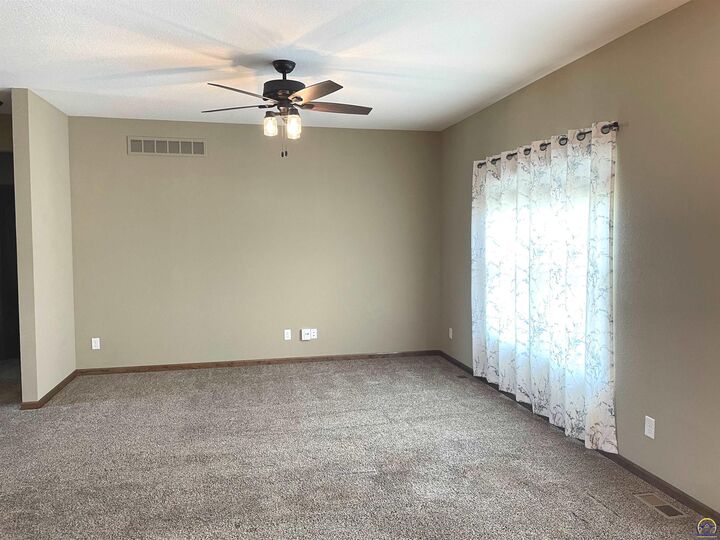 Property Photo: 4304 SE Whiteoak Ln KS 66609