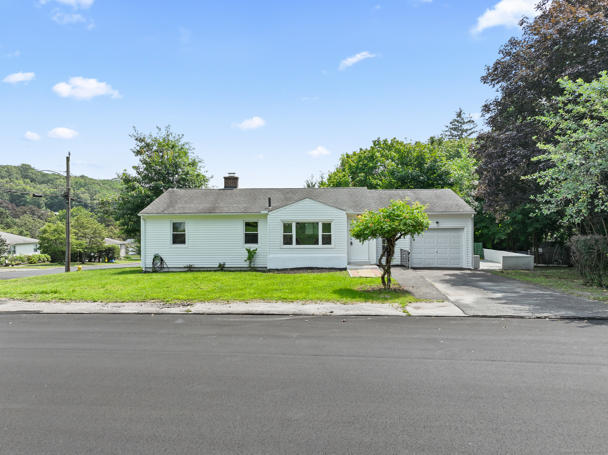 Property Photo: 24 Holiday Hill CT 06704