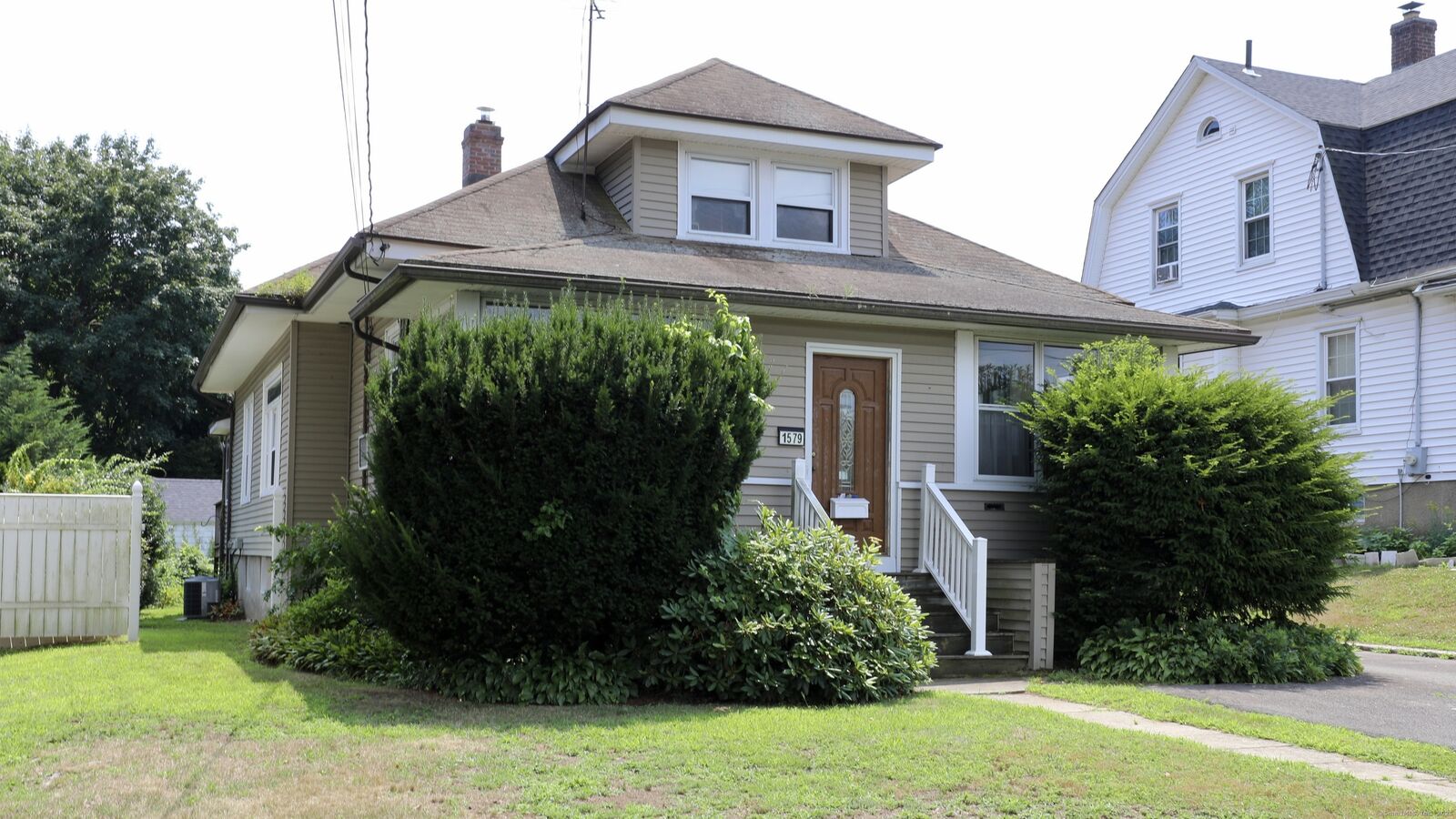 Property Photo:  1579 Broadbridge Avenue  CT 06615 