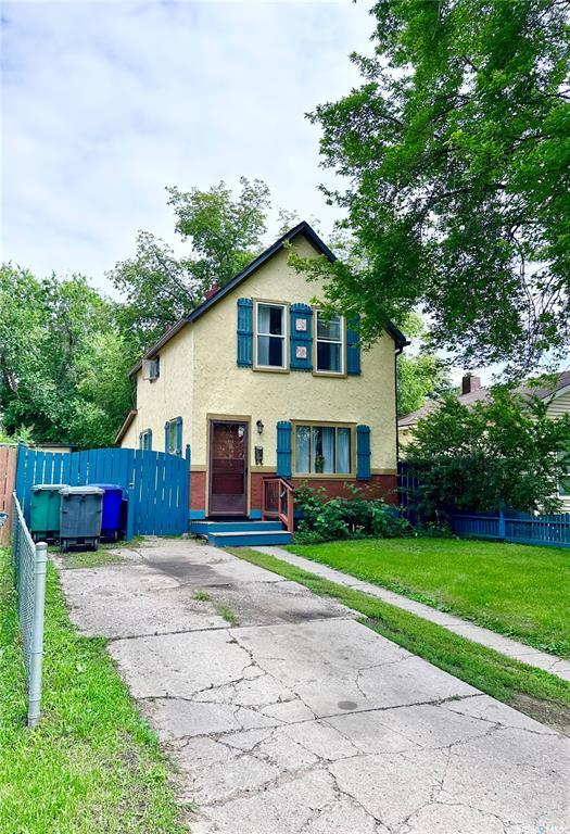 Property Photo: 1026 L Avenue N SK S7L 2R8