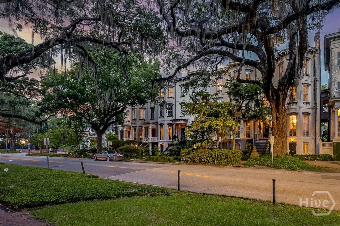 118 E Gaston Street  Savannah GA 31401 photo