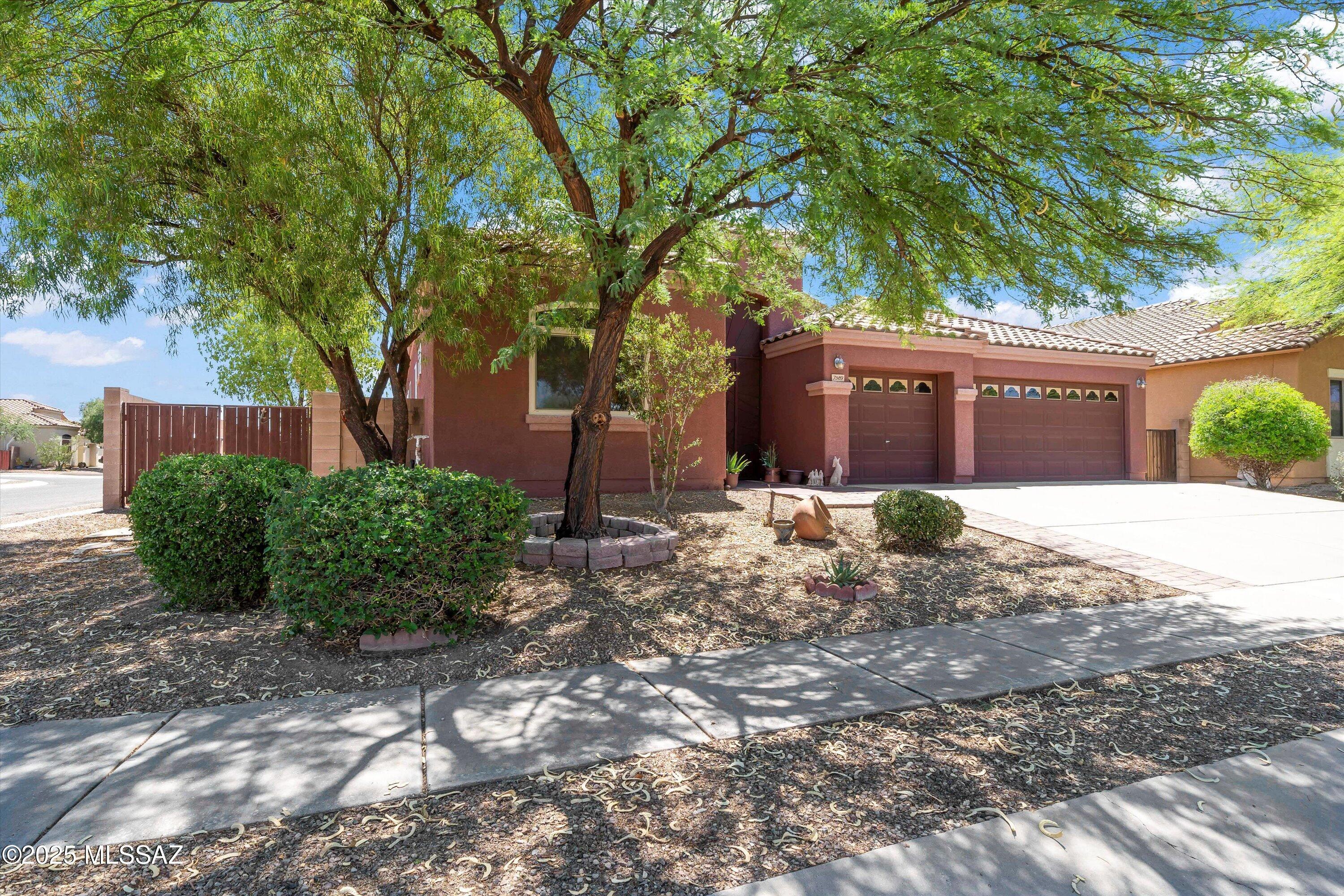 Property Photo: 7389 S Silky Willow Drive AZ 85747