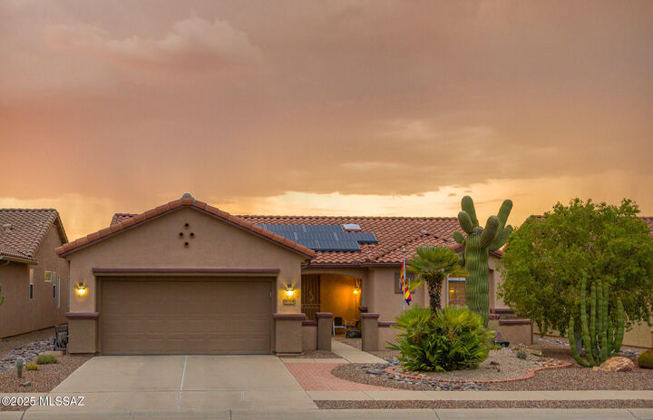 8064 W Greensleeves Way  Tucson AZ 85743 photo