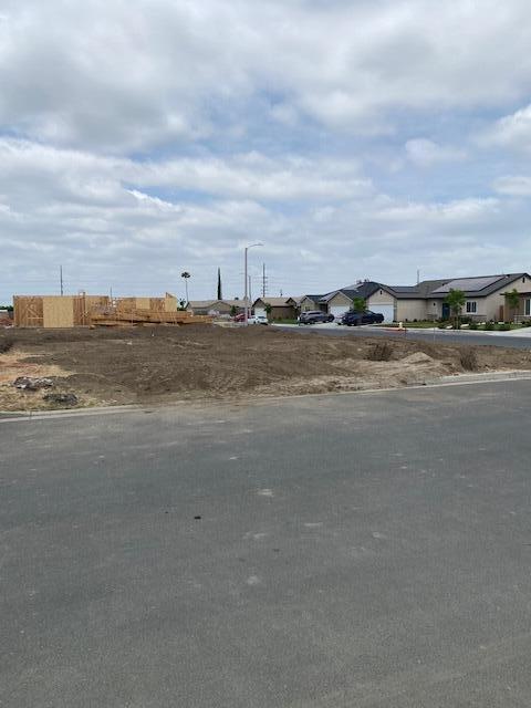 Property Photo: 1123 S Creekside Place E CA 93257