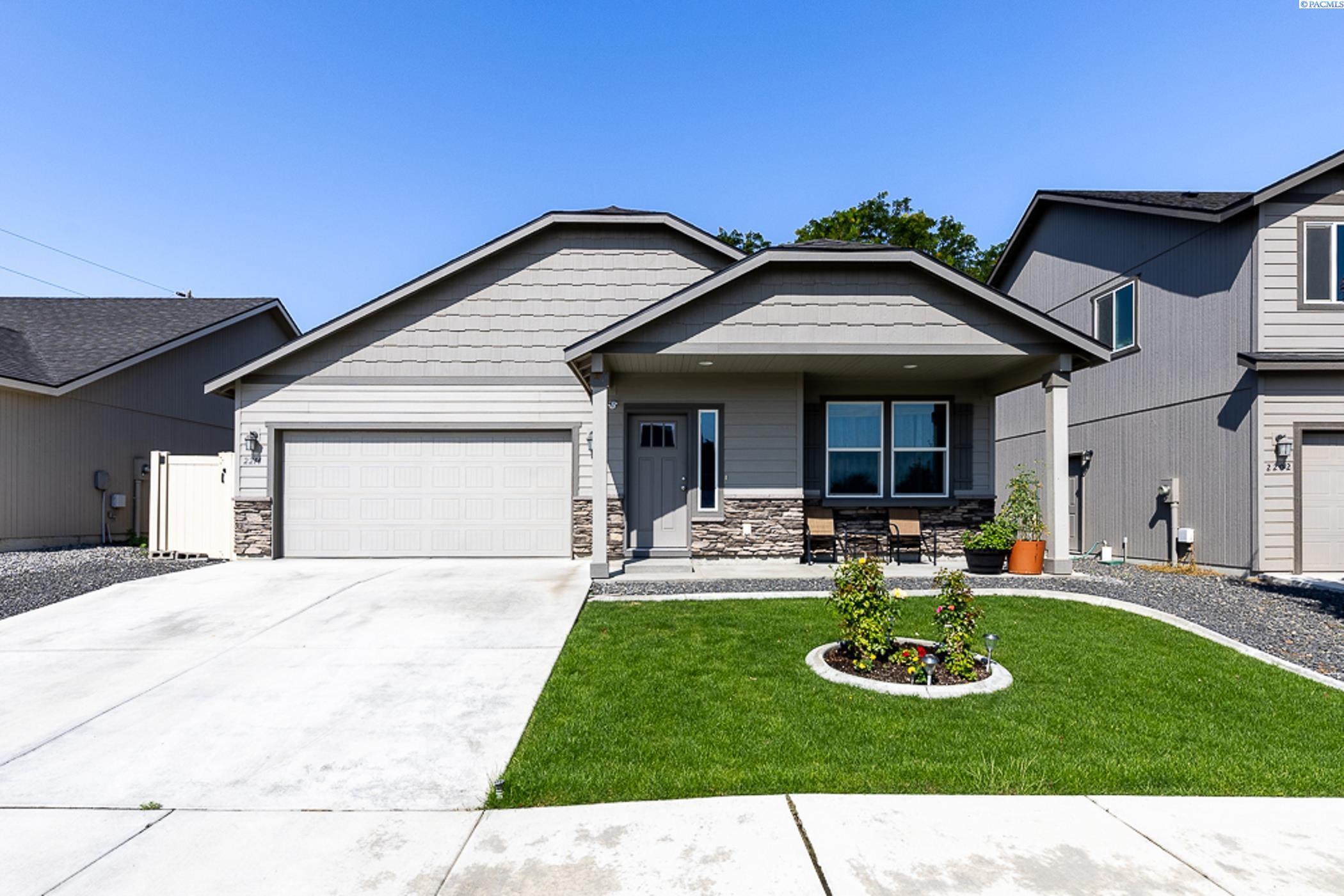 Property Photo: 2214 S Zillah Pl WA 99337