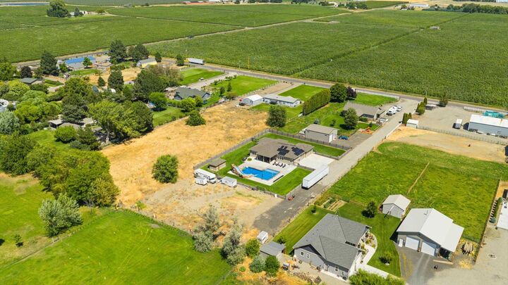 Property Photo: 184 Gallant Rd WA 99323