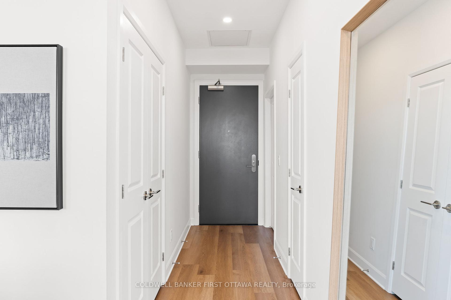 Property Photo:  520 Pimiwidon Street 302  ON K1K 5B4 