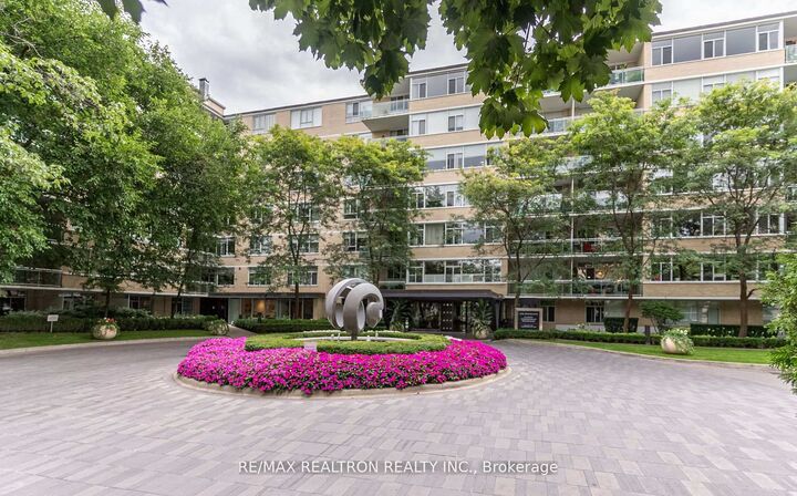 Photo de la propriété: 1 Benvenuto Place 224 ON M4V 2L1