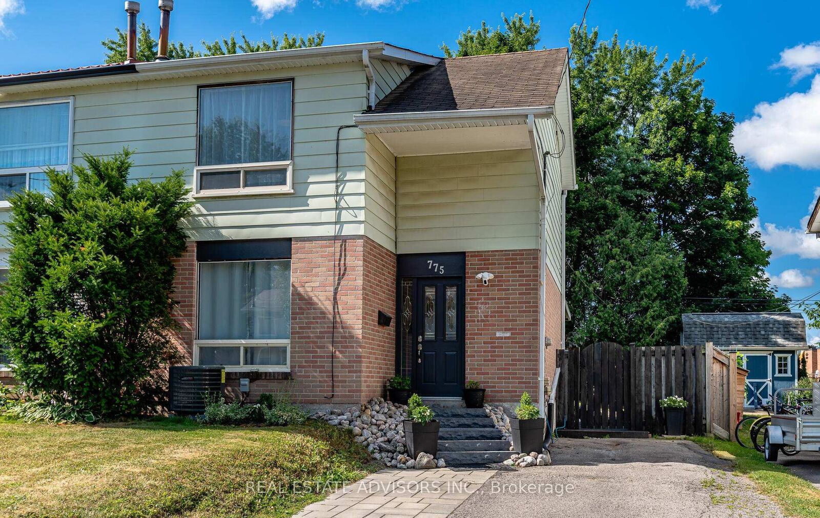 Property Photo:  775 Sunnypoint Drive  ON L3Y 2Z7 