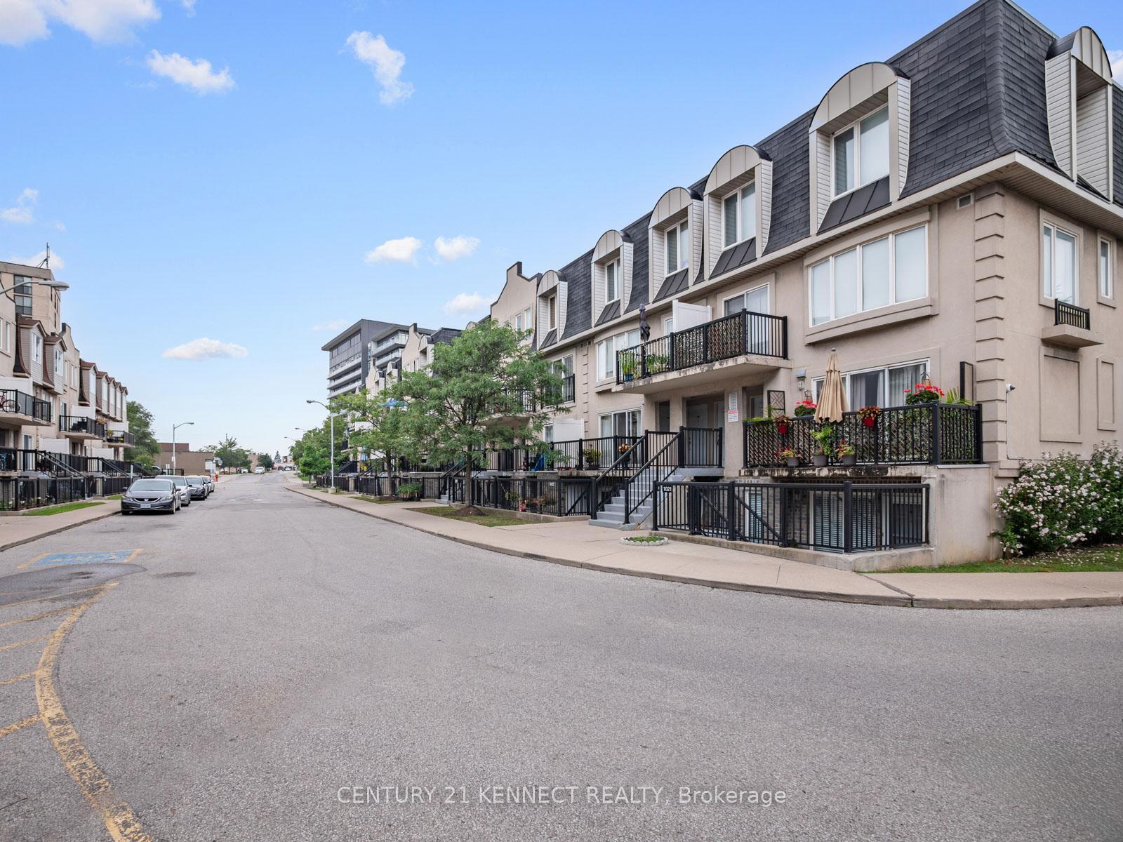 Photo de la propriété:  65 George Appleton Way 2075  ON M3M 2E9 