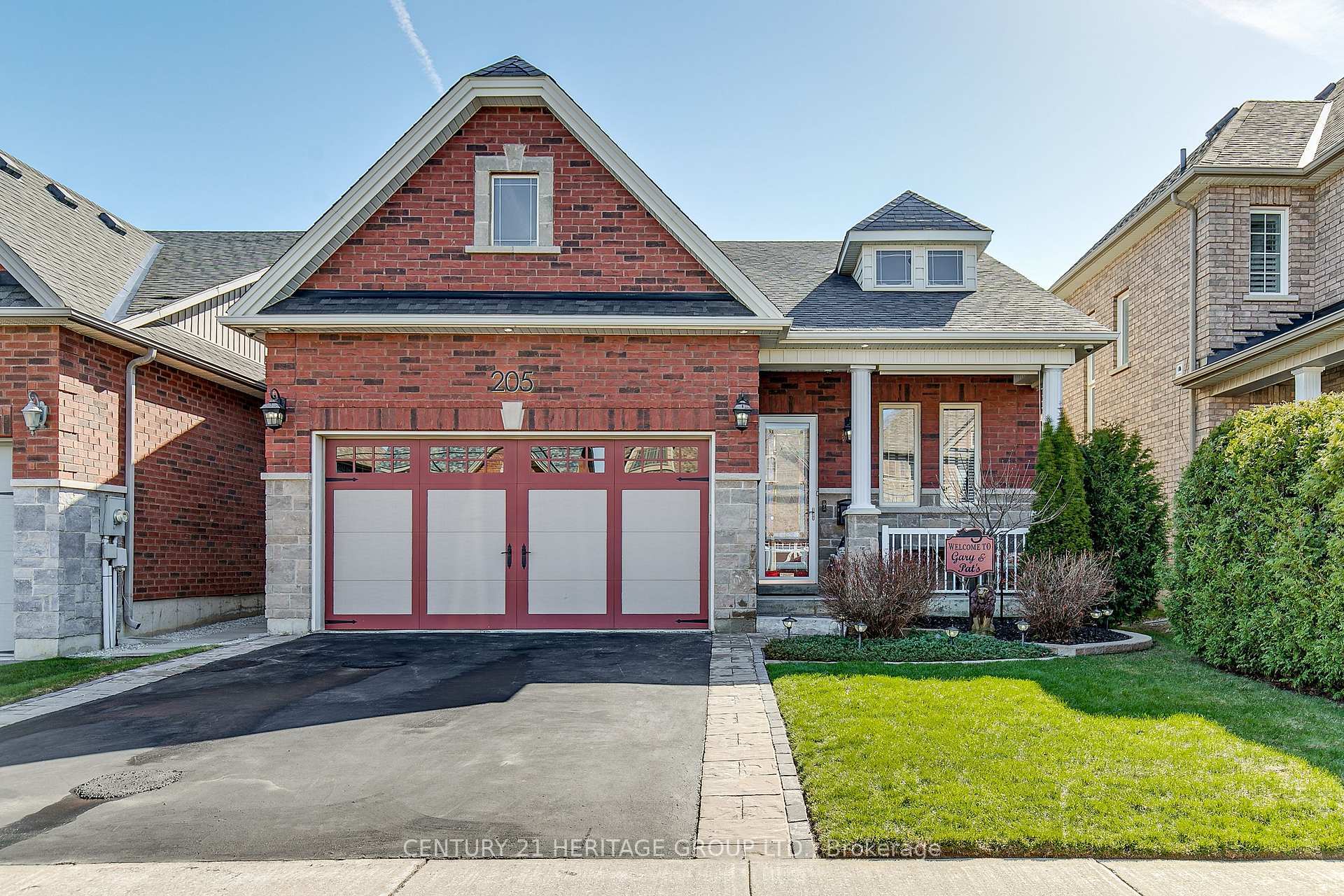 Photo de la propriété:  205 8 Avenue  ON L9R 0H7 