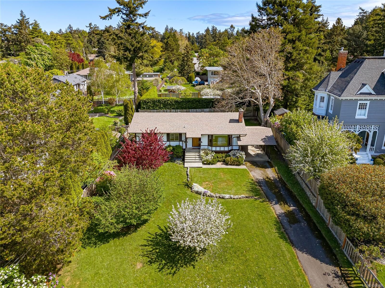 Property Photo:  3928 Cadboro Bay Rd  BC V8N 4G9 