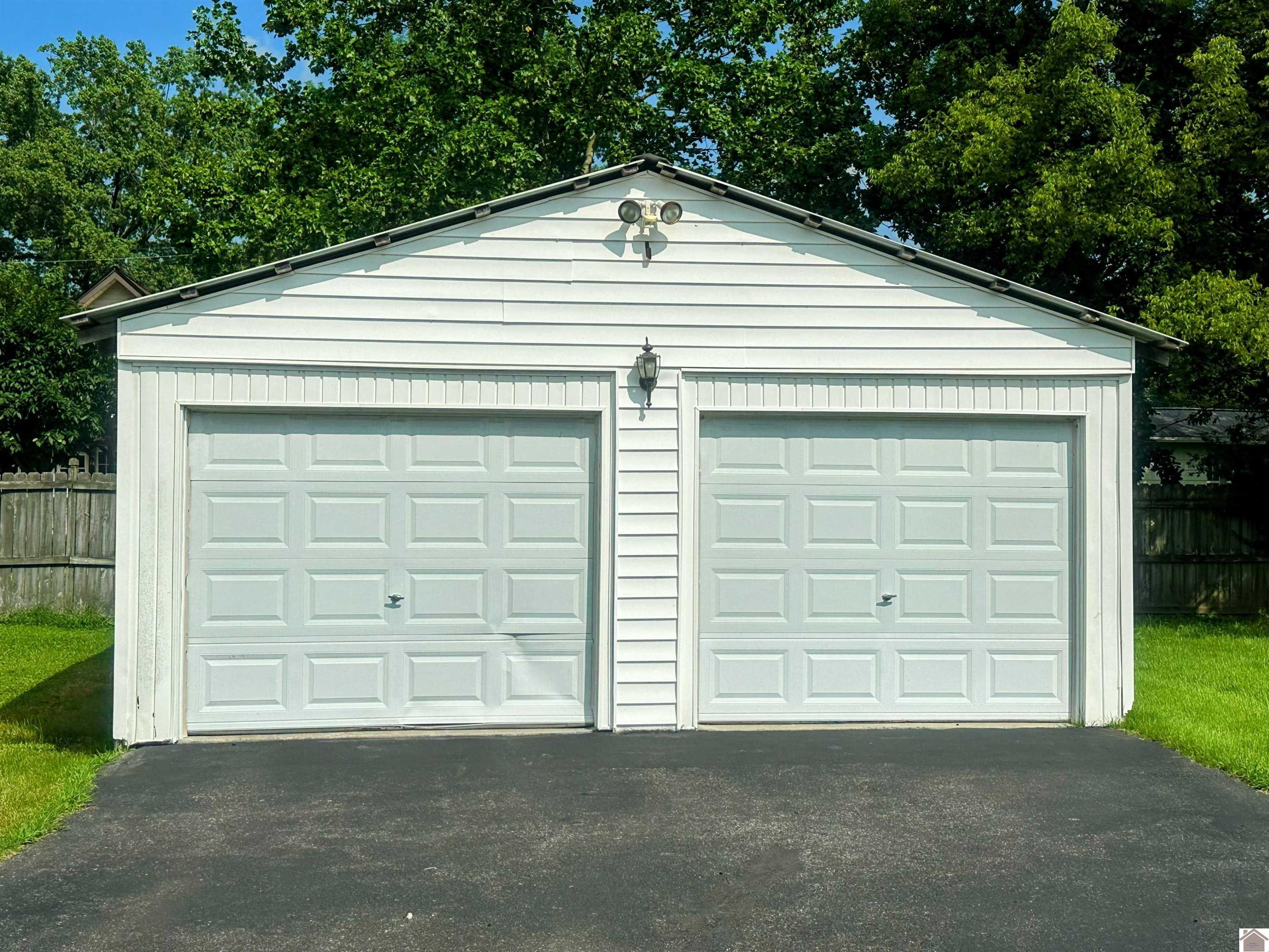 Property Photo: 1010 Yarbro Lane KY 42001