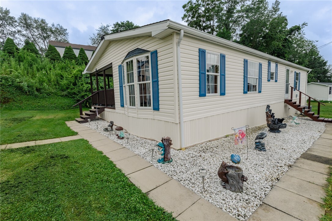 Property Photo: 626 Park Ln PA 15666