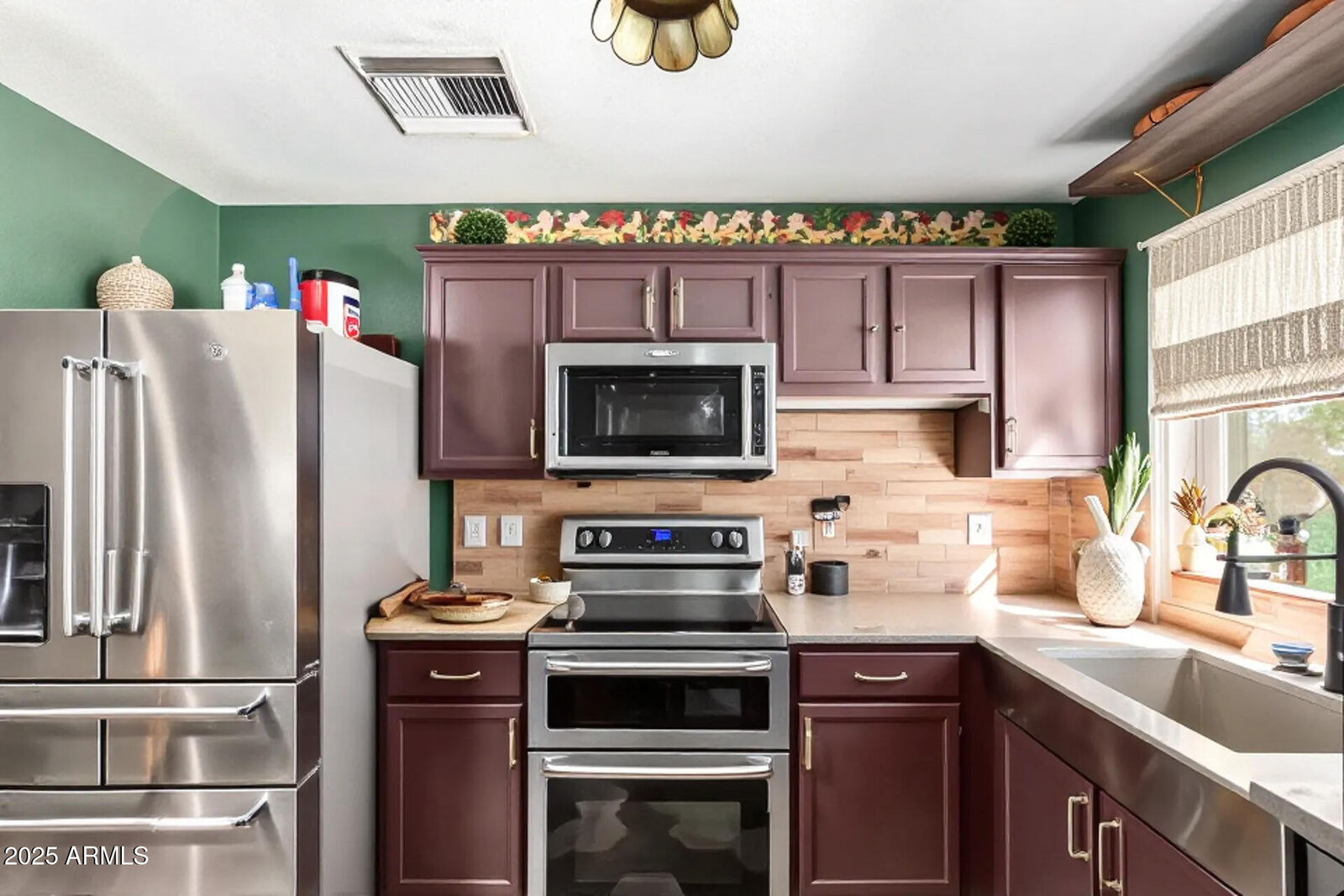 Property Photo: 5221 W Columbine Drive AZ 85304