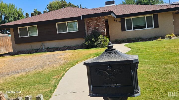 Property Photo: 6619 Desmond Court CA 93308